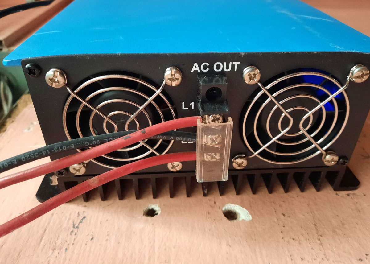 Instalacion 3 de Inversor Eólico Atado a la Red de 2kW