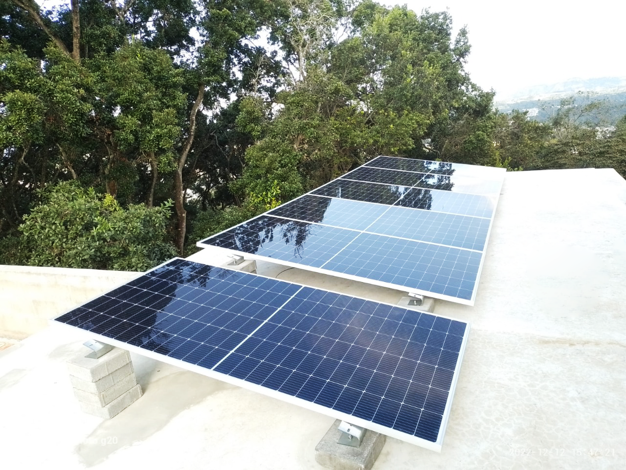 Instalacion 4 de Sistema Atado a la Red 975 kWh al mes / 10K-550W