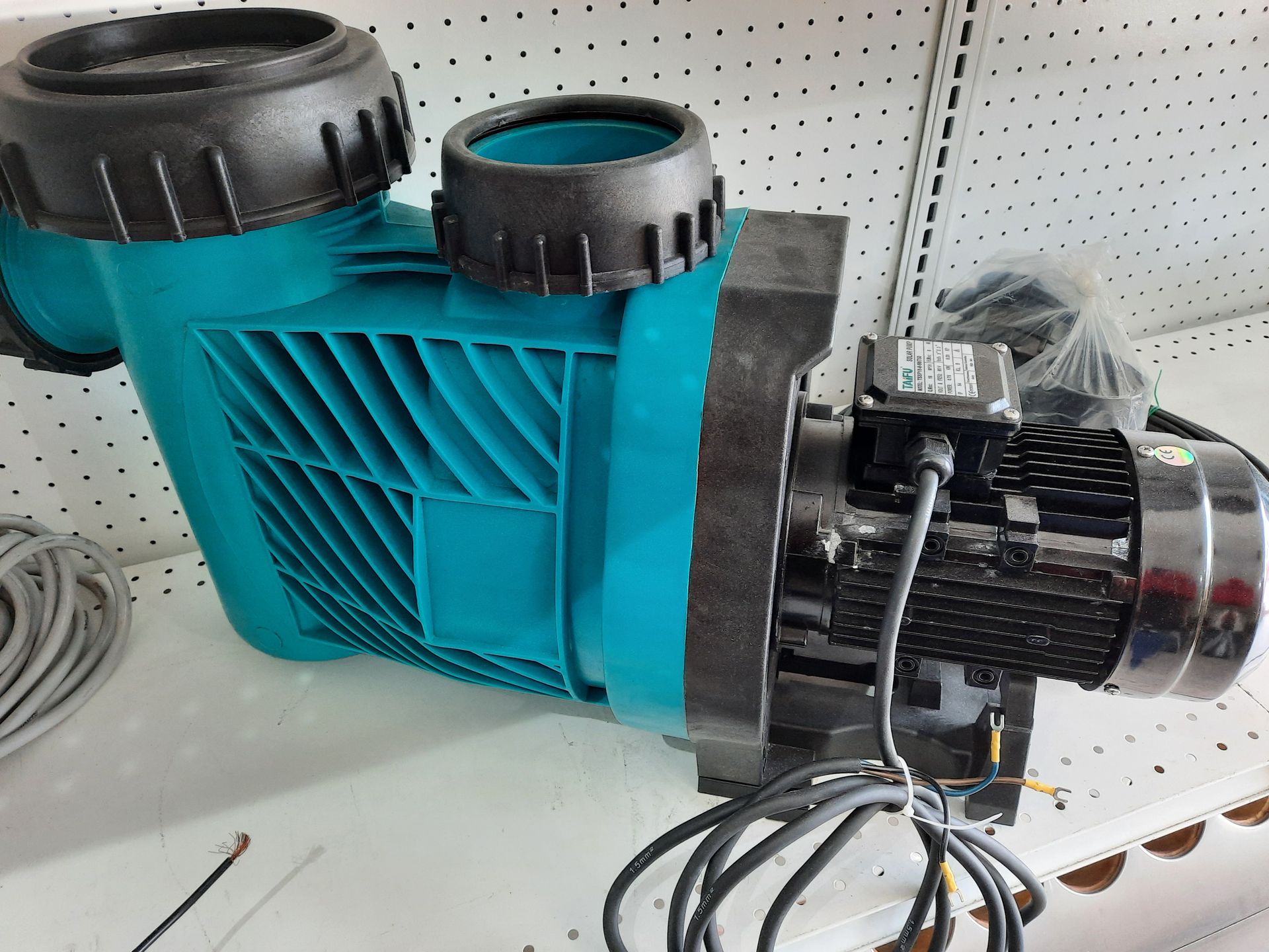 Instalacion 1 de Sistema Bomba de recirculación de piscina TF96/750